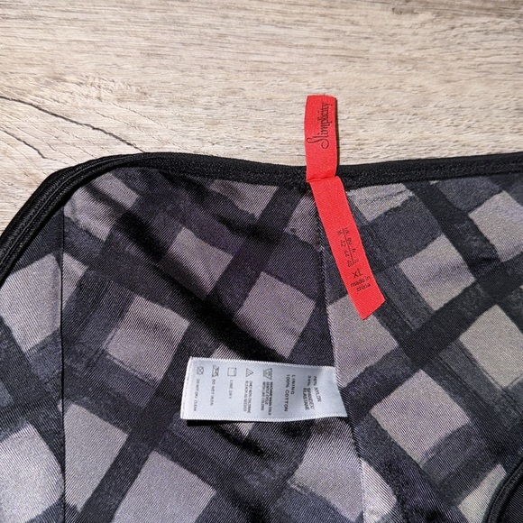 Spanx Slimplicity shaper short XL - black with grey print lining - Picture 3 of 12